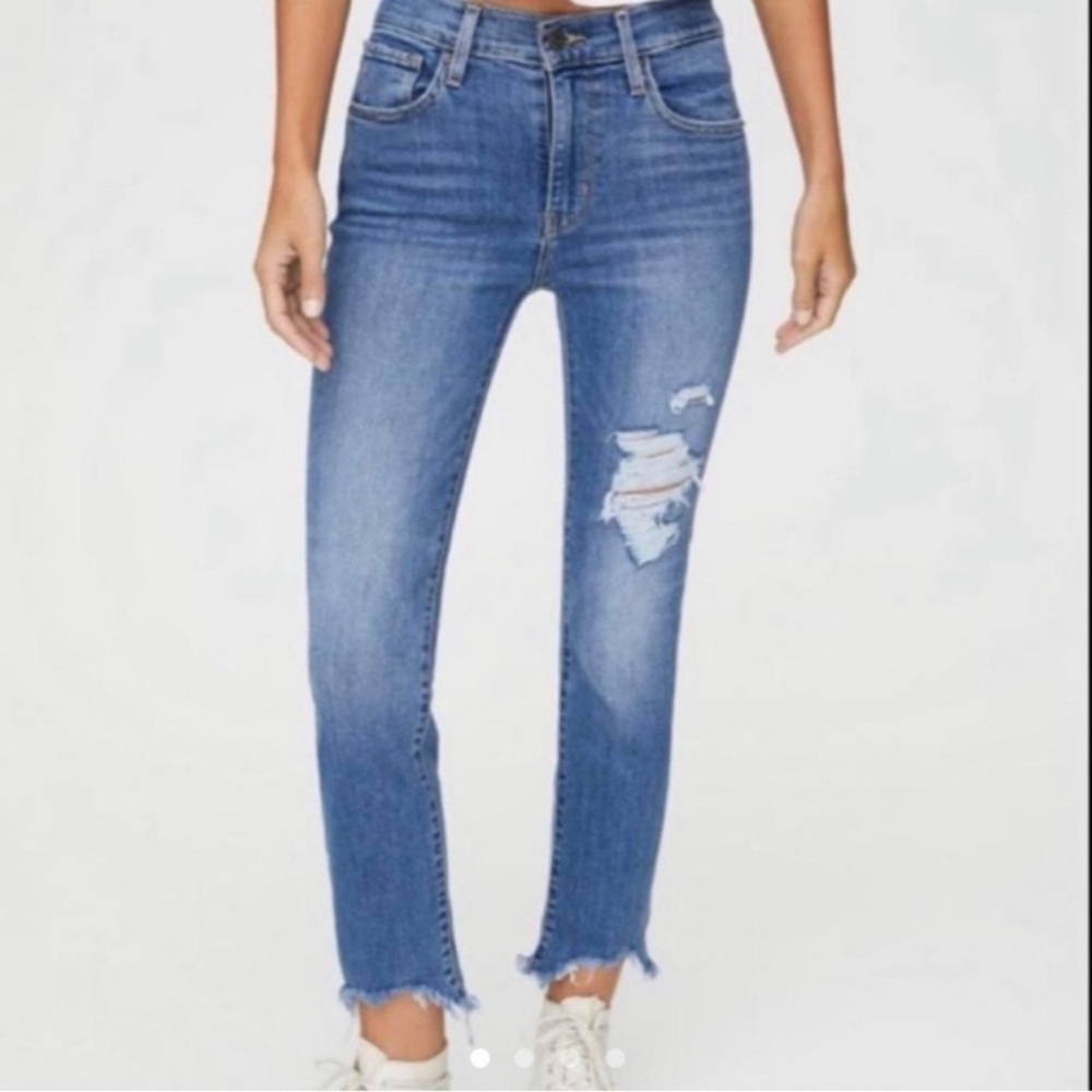 Levi’s 724 High Rise Straight Premium Denim Distressed Raw Hem  Size 29
